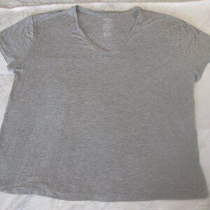 Nine West Grey V-neck T-shirt size XL